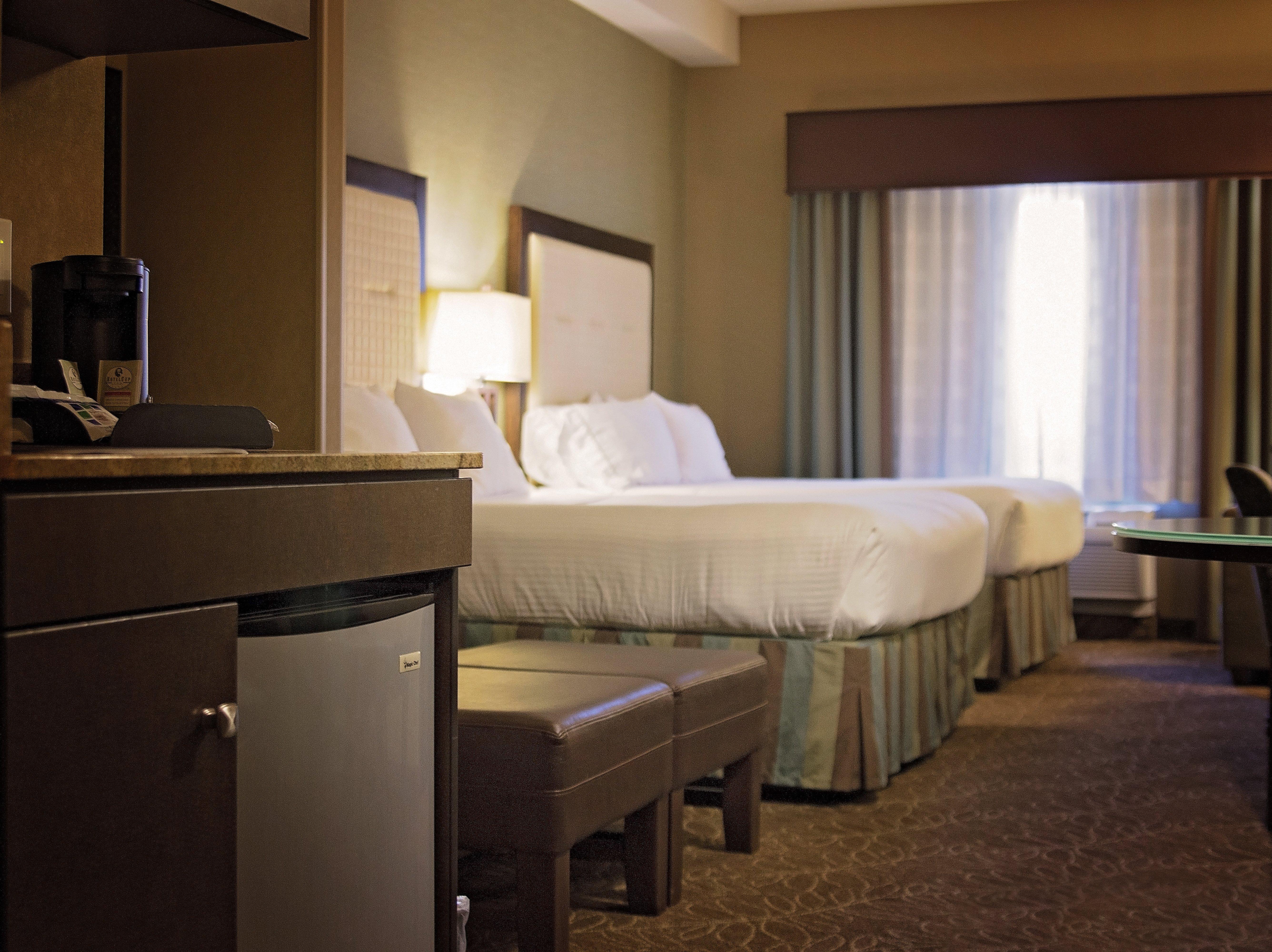 Holiday Inn Express & Suites Logan By Ihg Exterior photo