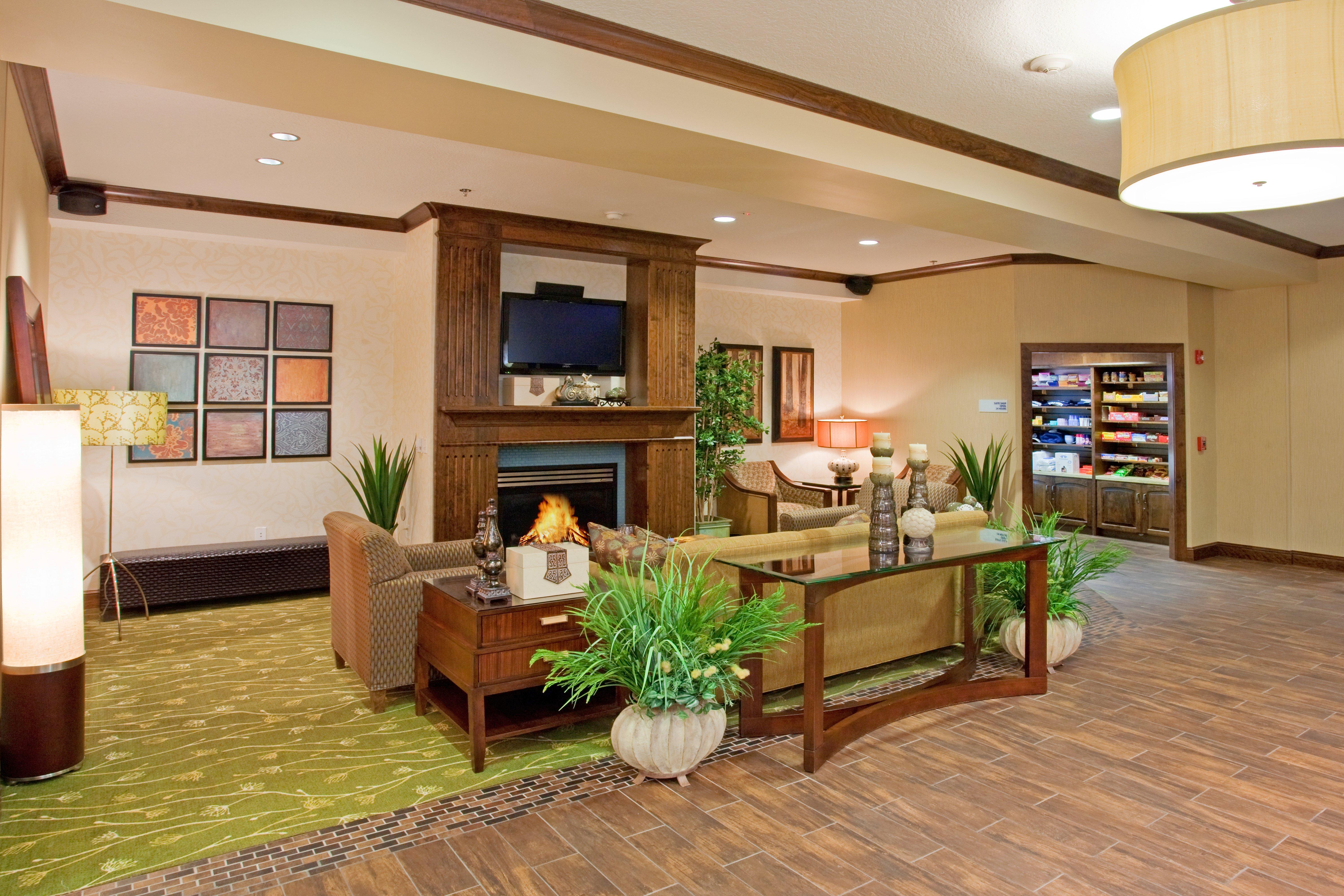 Holiday Inn Express & Suites Logan By Ihg Exterior photo