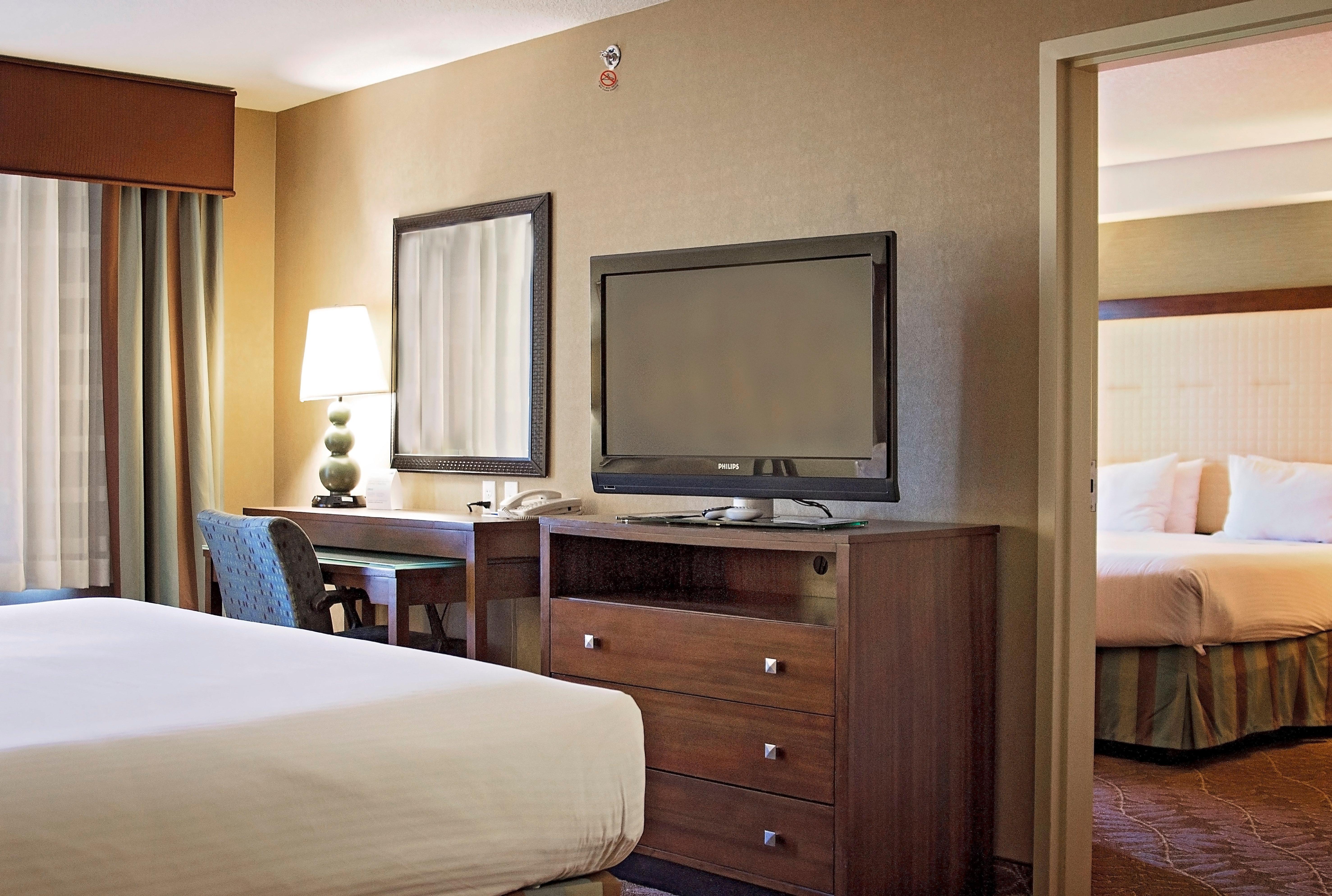 Holiday Inn Express & Suites Logan By Ihg Exterior photo