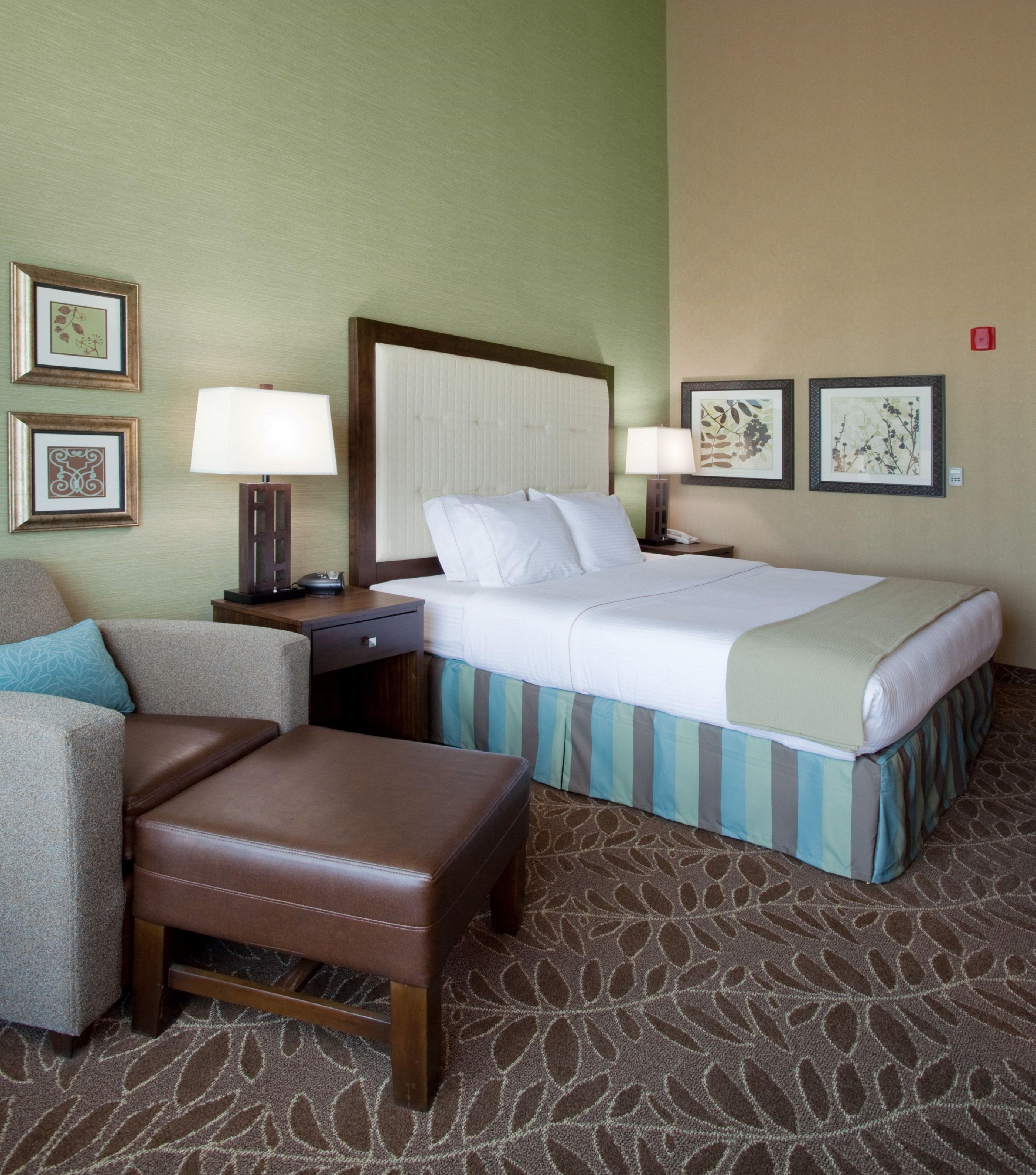 Holiday Inn Express & Suites Logan By Ihg Exterior photo